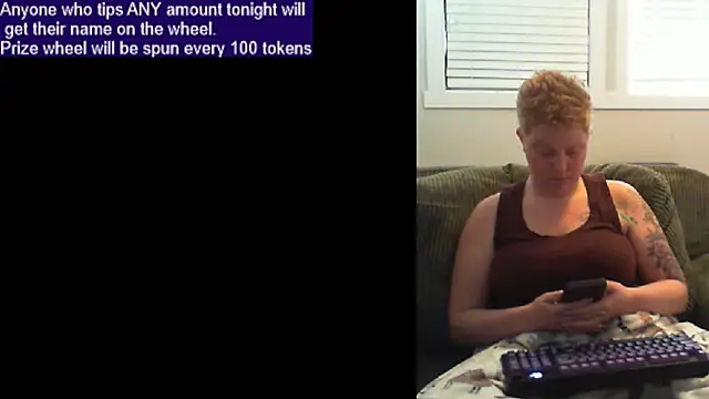 Snapshot of SugarSparklez chatting on March 25, 8:04 pm SugarSparklez online show from March 25, 8:04 pm