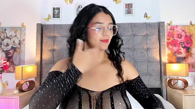 Snapshot of SamantaAristizabal2 chatting on May 15, 11:06 am SamantaAristizabal2 online show from May 15, 11:06 am