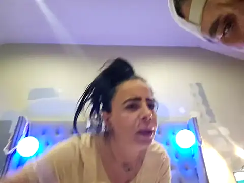 JuicyJulia08 online show from April 18, 7:34 am