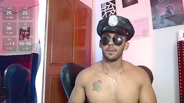 Snapshot of romanpearce_ chatting on April 26, 12:08 am romanpearce online show from April 26, 12:08 am
