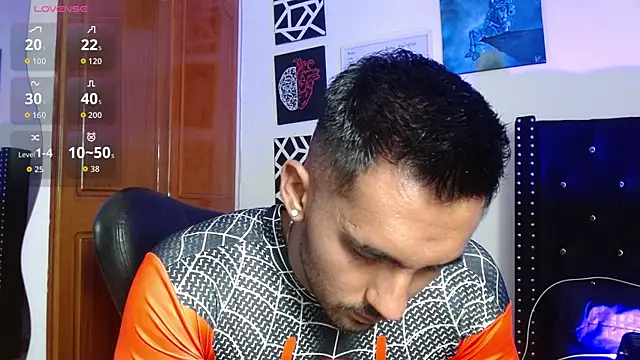 Snapshot of romanpearce_ chatting on May 4, 8:16 pm romanpearce online show from May 4, 8:16 pm
