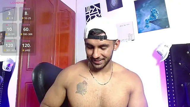 Snapshot of romanpearce_ chatting on May 20, 9:43 pm romanpearce online show from May 20, 9:43 pm