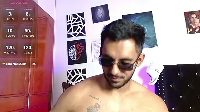 Snapshot of romanpearce_ chatting on May 27, 8:28 pm romanpearce online show from May 27, 8:28 pm