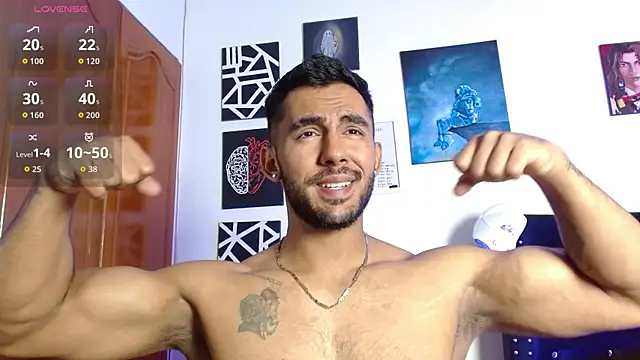 Snapshot of romanpearce_ chatting on June 12, 4:50 pm romanpearce online show from June 12, 4:50 pm