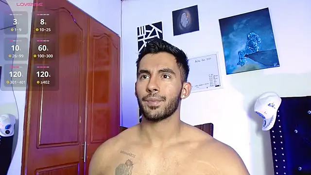 Snapshot of romanpearce_ chatting on June 19, 9:07 pm romanpearce online show from June 19, 9:07 pm