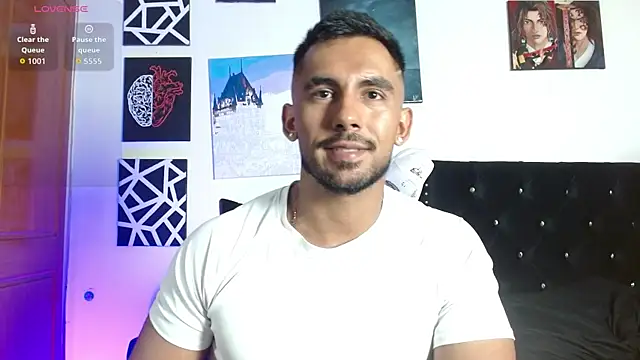 Snapshot of romanpearce_ chatting on June 27, 10:59 pm romanpearce online show from June 27, 10:59 pm