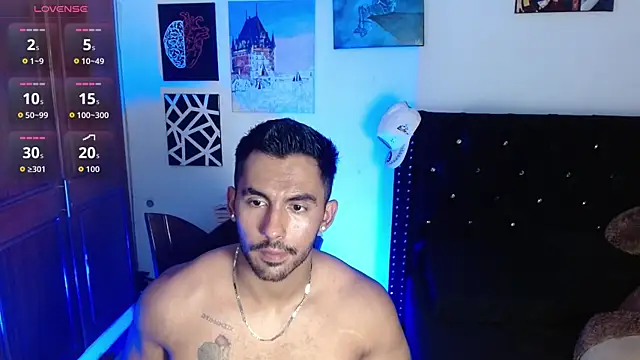 Snapshot of romanpearce_ chatting on July 14, 6:24 pm romanpearce online show from July 14, 6:24 pm