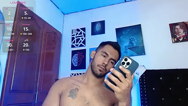 Snapshot of romanpearce_ chatting on July 15, 8:47 pm romanpearce online show from July 15, 8:47 pm