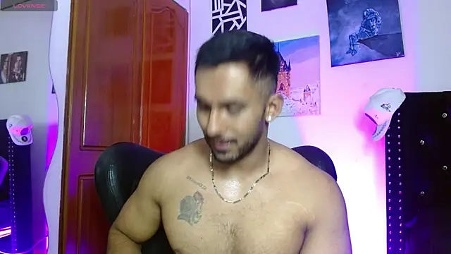 Snapshot of romanpearce_ chatting on July 27, 5:53 pm romanpearce online show from July 27, 5:53 pm
