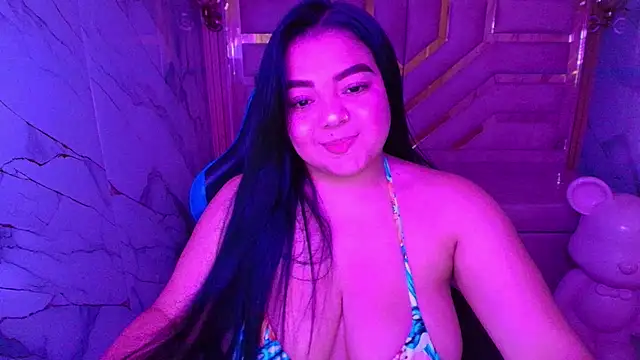 Snapshot of luna__r_ chatting on April 23, 3:19 am luna r online show from April 23, 3:19 am
