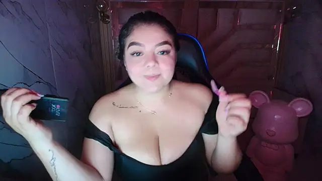 Snapshot of luna__r_ chatting on May 6, 9:31 pm luna r online show from May 6, 9:31 pm
