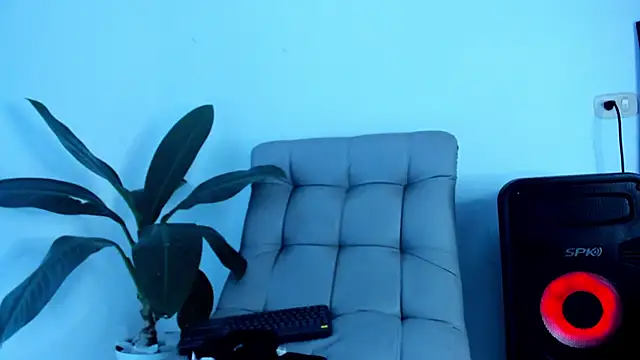 Snapshot of DakotaStills_ chatting on March 30, 2:18 pm DakotaStills online show from March 30, 2:18 pm