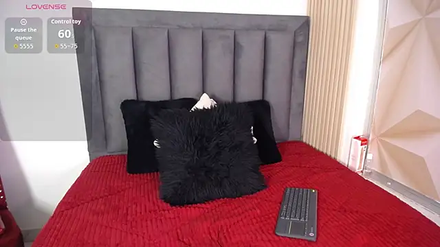 Snapshot of MiaGinger_ chatting on April 30, 8:57 pm MiaGinger online show from April 30, 8:57 pm