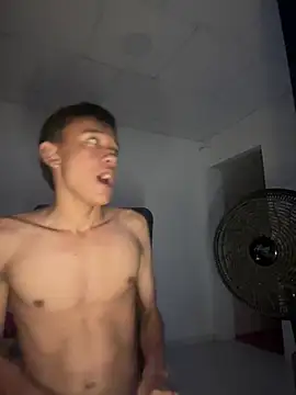 Snapshot of io_skay chatting on March 24, 10:48 pm io skay online show from March 24, 10:48 pm