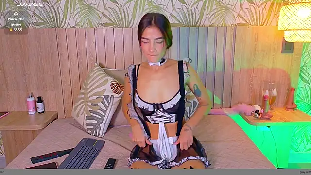 Snapshot of Charlott__18 chatting on May 19, 12:55 pm Charlott 18 online show from May 19, 12:55 pm