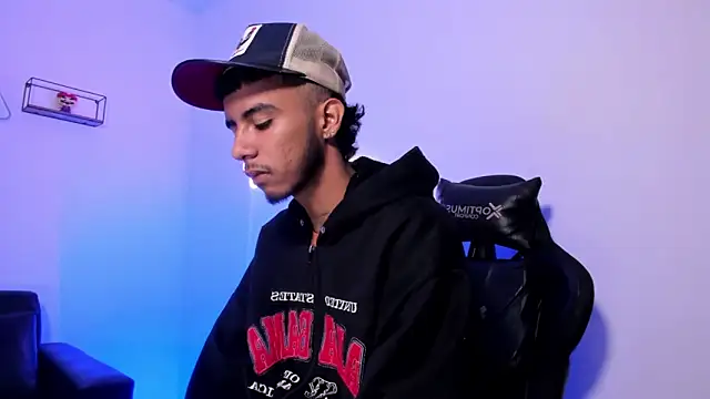 Red 4KT online show from March 25, 9:43 pm