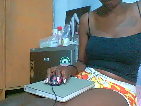 Snapshot of Engedzani1050 chatting on March 27, 3:34 pm Engedzani1050 online show from March 27, 3:34 pm