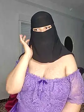 Snapshot of Big_as-big chatting on April 8, 7:36 pm Big as-big online show from April 8, 7:36 pm