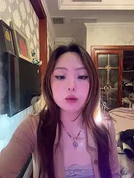 Snapshot of thelittlexx chatting on April 15, 8:10 am thelittlexx online show from April 15, 8:10 am