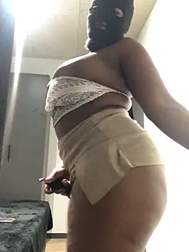 Snapshot of HornyMysteryx chatting on May 4, 7:21 pm HornyMysteryx online show from May 4, 7:21 pm