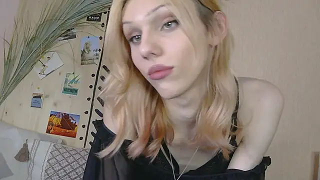 Snapshot of Kirana_Hayes chatting on April 6, 2:29 pm Kirana Hayes online show from April 6, 2:29 pm