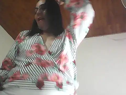 Snapshot of roxanne_xxx chatting on April 13, 2:22 pm roxanne xxx online show from April 13, 2:22 pm