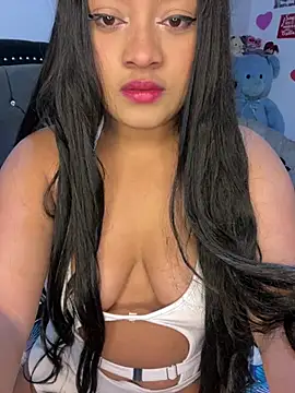 Snapshot of Saraa_M chatting on April 11, 9:30 pm Saraa M online show from April 11, 9:30 pm