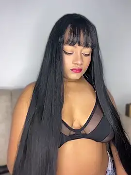 Snapshot of Saraa_M chatting on April 24, 1:35 pm Saraa M online show from April 24, 1:35 pm