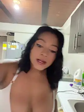 Snapshot of Saraa_M chatting on May 12, 6:38 pm Saraa M online show from May 12, 6:38 pm