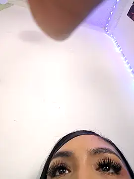 Snapshot of yvonne_1998 chatting on March 25, 9:10 pm yvonne 1998 online show from March 25, 9:10 pm