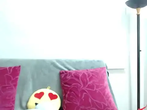 Snapshot of Violet_Donell chatting on May 24, 12:15 am Violet Donell online show from May 24, 12:15 am