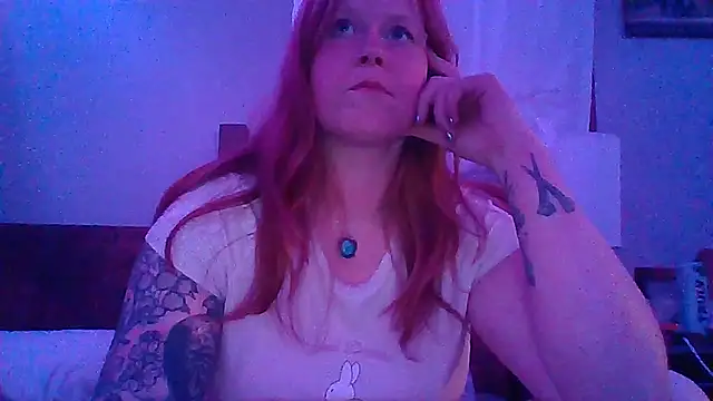 Snapshot of RedVelvetVixen chatting on April 14, 2:06 am RedVelvetVixen online show from April 14, 2:06 am