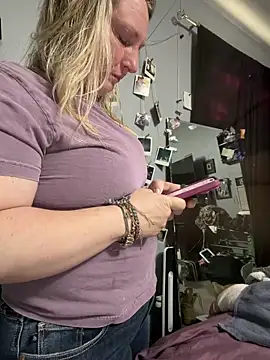 Snapshot of sweetkacibaby chatting on April 21, 4:12 pm sweetkacibaby online show from April 21, 4:12 pm