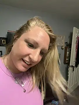 Snapshot of sweetkacibaby chatting on May 15, 3:19 pm sweetkacibaby online show from May 15, 3:19 pm