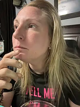Snapshot of sweetkacibaby chatting on May 27, 1:57 am sweetkacibaby online show from May 27, 1:57 am