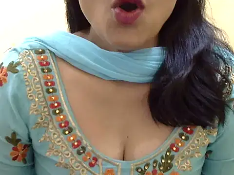 Snapshot of Shivi_girl chatting on March 28, 6:02 am Shivi girl online show from March 28, 6:02 am