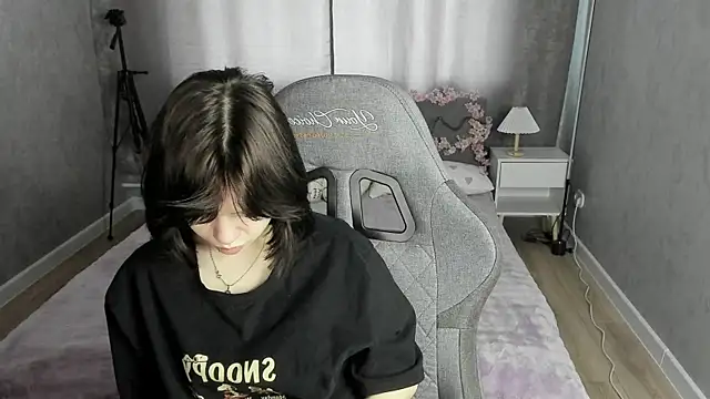 Loly Cuttie online show from May 18, 1:35 am