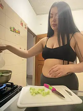 Snapshot of Cami_olarte chatting on May 8, 7:30 pm Cami olarte online show from May 8, 7:30 pm