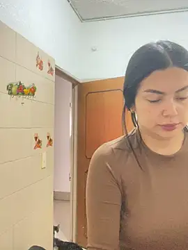 Snapshot of Cami_olarte chatting on May 20, 12:33 pm Cami olarte online show from May 20, 12:33 pm