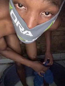 Snapshot of chinaeye012 chatting on April 2, 3:20 pm chinaeye012 online show from April 2, 3:20 pm