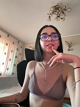 Snapshot of TheaMerve chatting on June 29, 10:15 am TheaMerve online show from June 29, 10:15 am