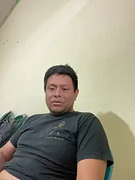 Snapshot of Luis-Armando chatting on April 15, 10:10 pm Luis-Armando online show from April 15, 10:10 pm