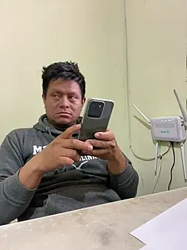 Snapshot of Luis-Armando chatting on April 16, 4:19 pm Luis-Armando online show from April 16, 4:19 pm