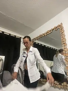 Snapshot of AlanaBrunetteX_X chatting on April 29, 8:15 pm AlanaBrunetteX X online show from April 29, 8:15 pm
