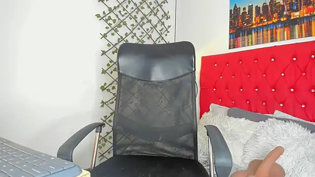 emily  dee online show from April 21, 1:06 pm