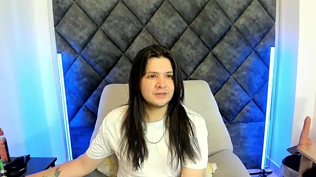 Snapshot of MatthewDavis_ chatting on April 9, 11:26 am MatthewDavis online show from April 9, 11:26 am