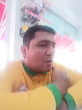 Snapshot of luis20212 chatting on March 30, 2:18 pm luis20212 online show from March 30, 2:18 pm
