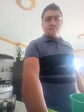 Snapshot of luis20212 chatting on April 5, 2:03 pm luis20212 online show from April 5, 2:03 pm