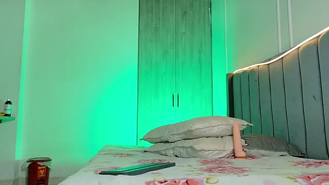 tifaniith  online show from March 27, 7:13 pm