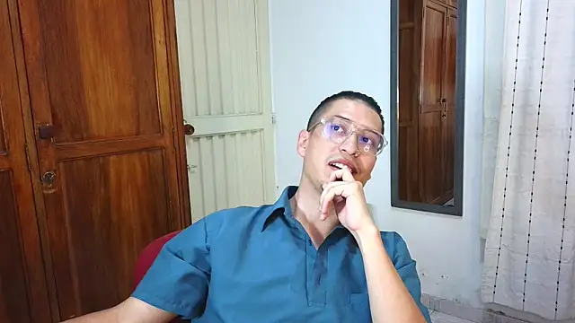 Snapshot of Eriick___E chatting on May 7, 12:49 am Eriick E online show from May 7, 12:49 am
